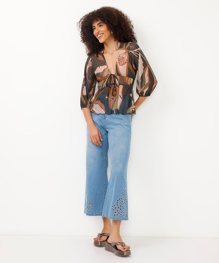 calça wide leg cropped jeans flores vazadas na barra azul 36