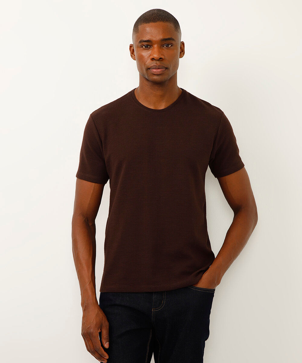 camiseta slim texturizada manga curta gola careca marrom