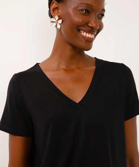 camiseta de viscose decote v manga curta preta P