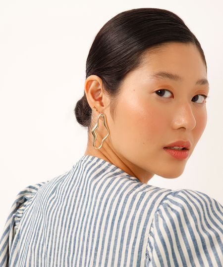 brinco orgânico dourado UNICO brinco orgânico dourado UNICO