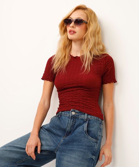 blusa texturizada manga curta com frufru vinho M blusa texturizada manga curta com frufru vinho M