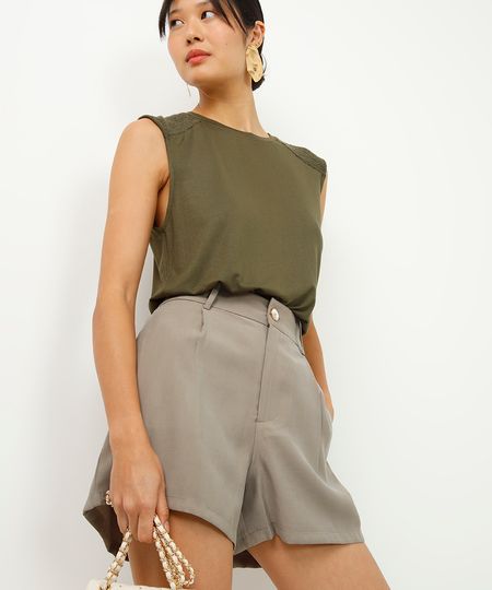 short mom de alfaiataria com pregas verde 44