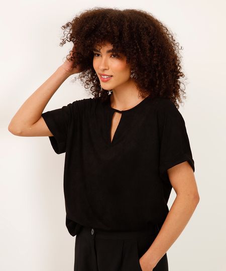 blusa de suede decote redondo com recorte preta M blusa de suede decote redondo com recorte preta M