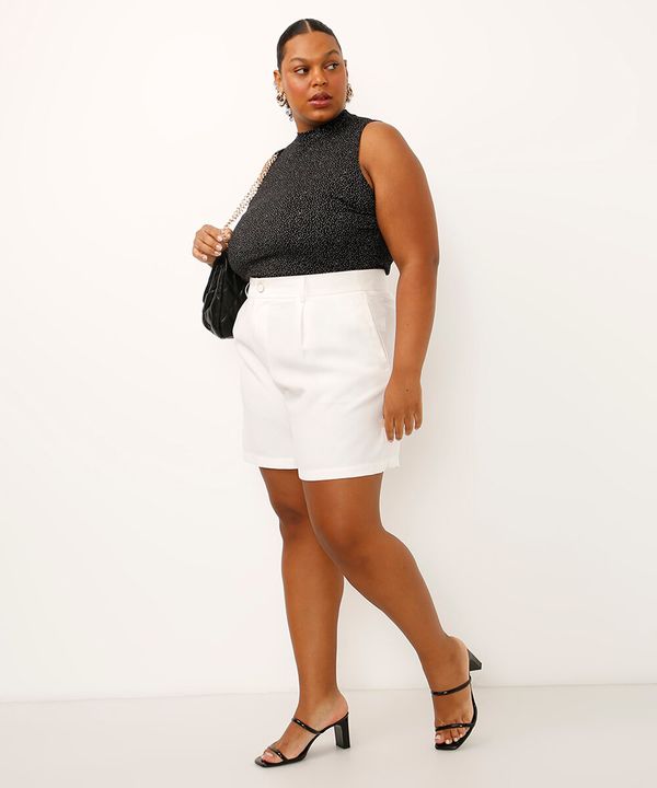 short de alfaiataria com pregas plus size off white 54