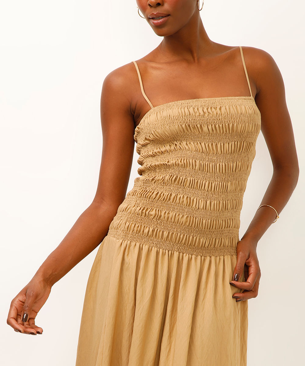 vestido midi alça fina texturizado bege