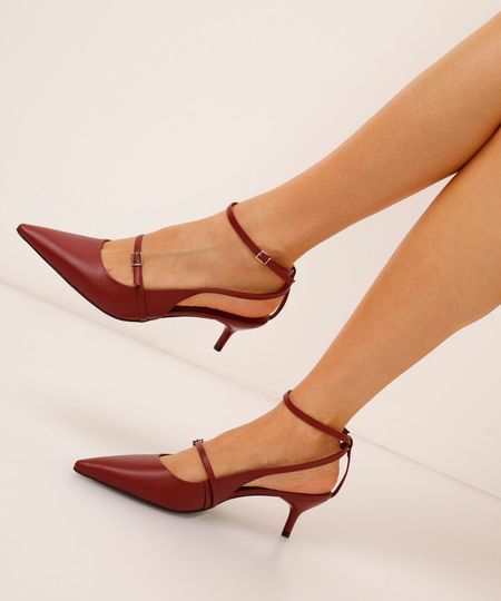 scarpin bico fino com fivela oneself vinho 34