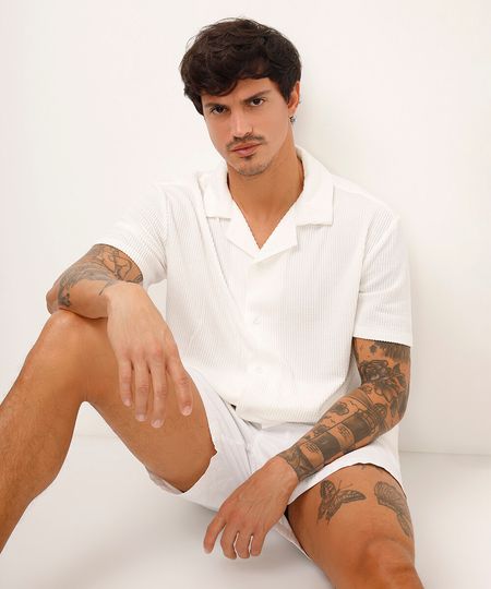 camisa manga curta texturizada e listrada - off white P camisa manga curta texturizada e listrada - off white P
