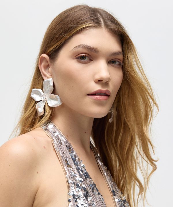brinco orgânico floral patbo prateado UNICO