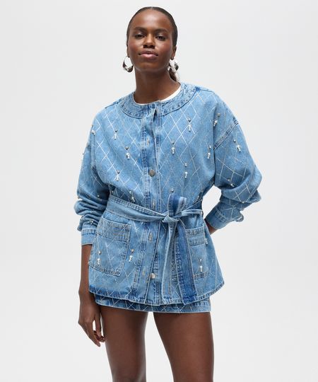 jaqueta jeans alongada com pérolas e brilhos patbo azul P
