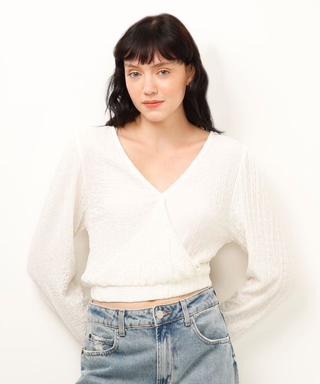 blusa com transpasse manga bufante texturizada off white PP
