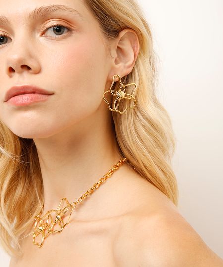 brinco floral dourado UNICO