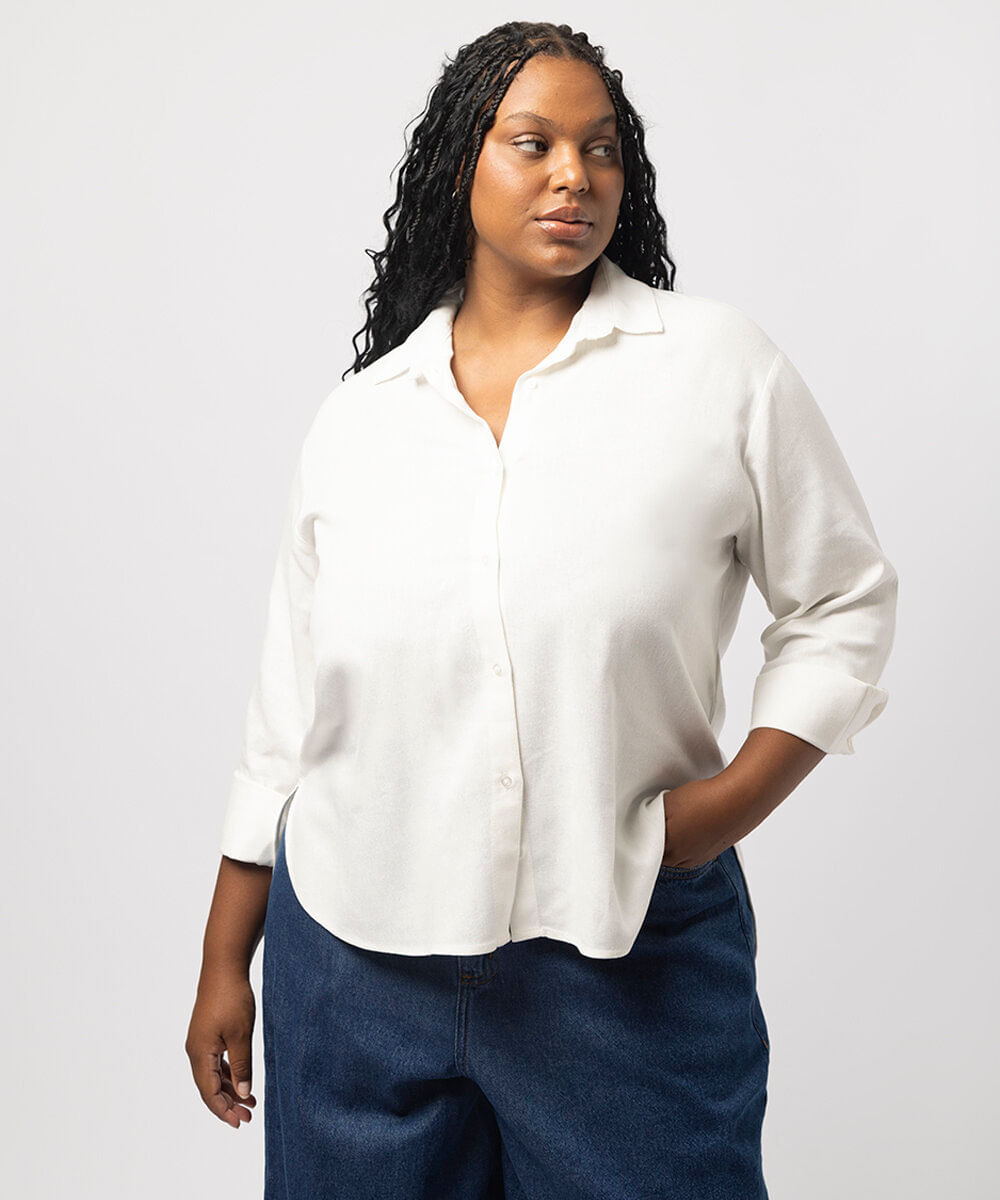 Vista 2 camisa oversized com linho plus size C&A OFF White C&A OFF White