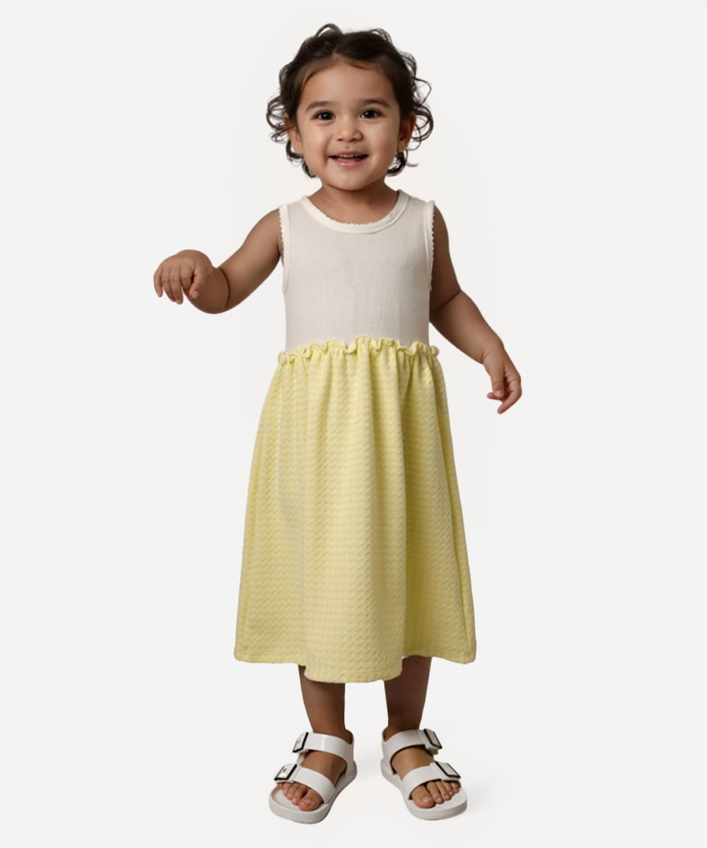 vestido infantil evasê texturizado off white