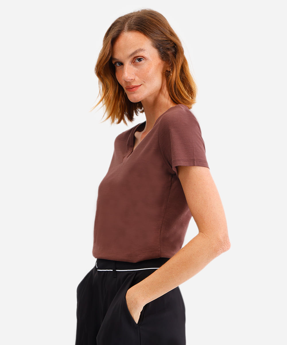 blusa básica manga curta decote v marrom