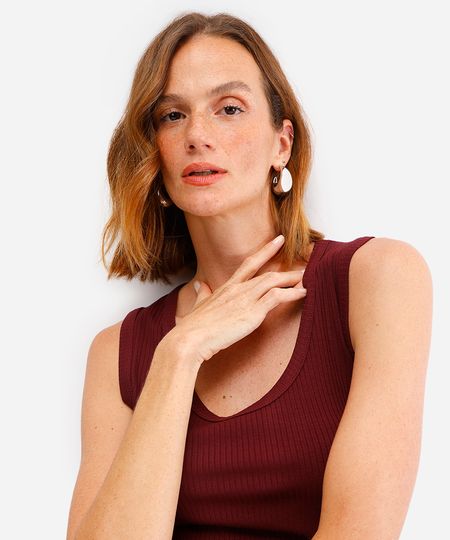 regata básica feminina de viscose canelada vinho GG