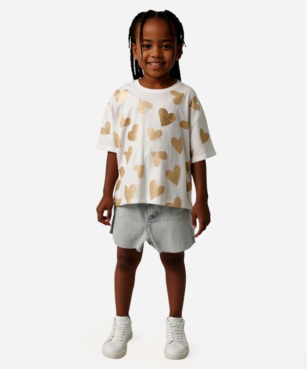 camiseta de algodão infantil coração com paetê off white 10