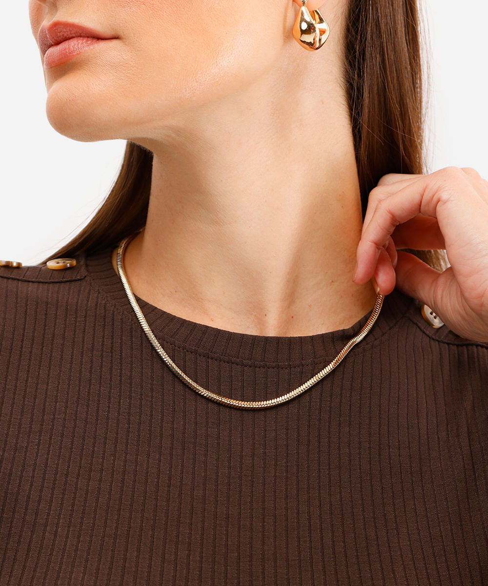 colar texturizado dourado