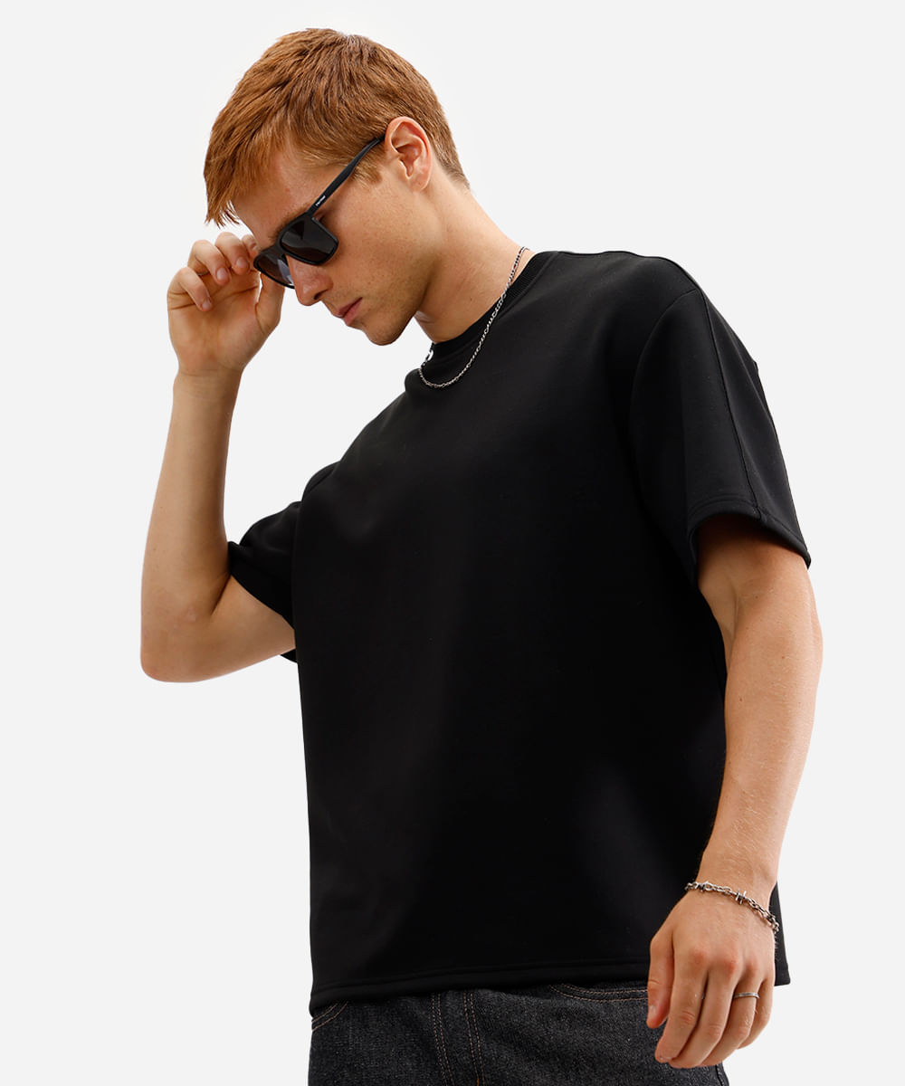 camiseta masculina manga curta com recorte preta