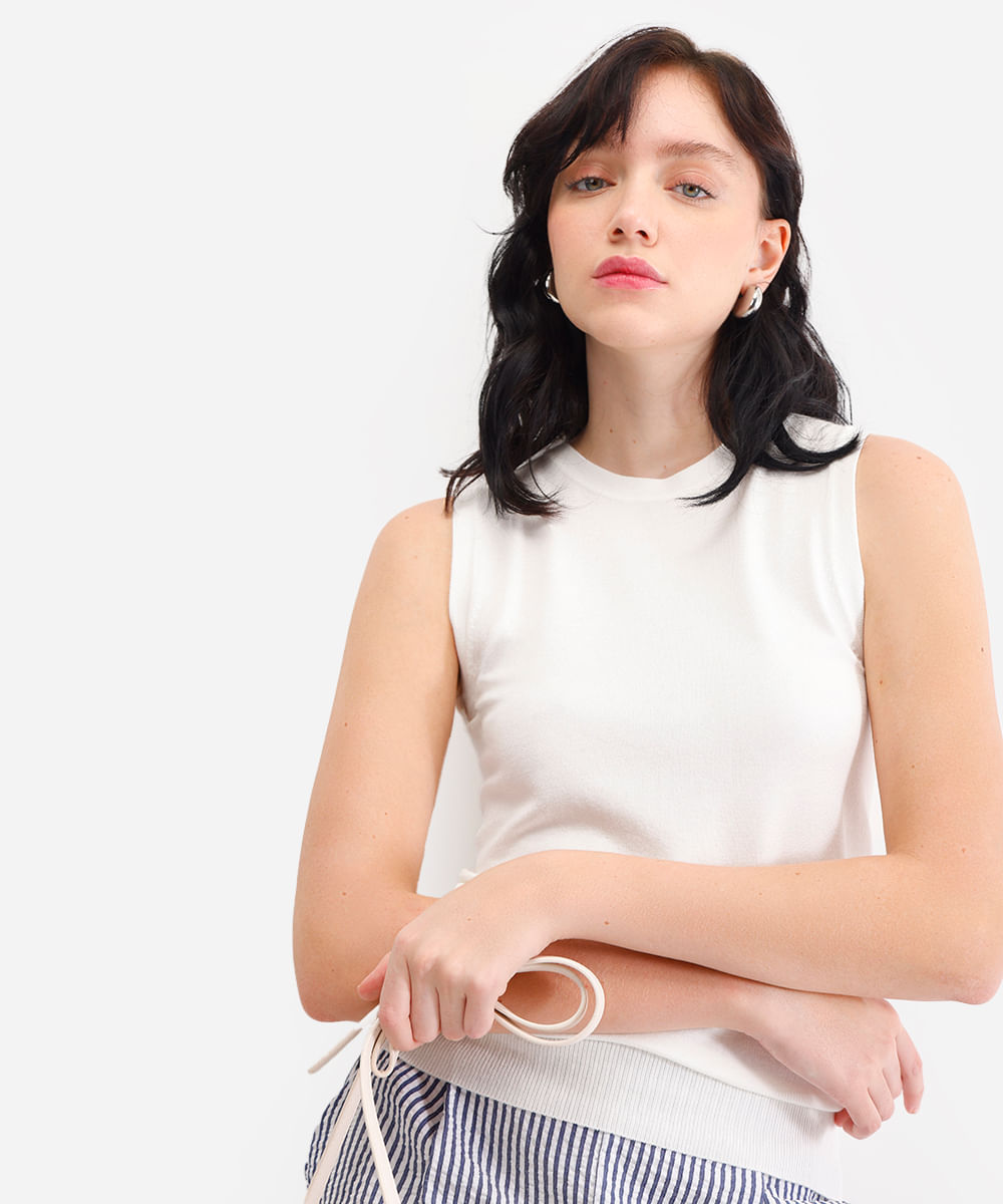 regata feminina de tricot decote redondo off white