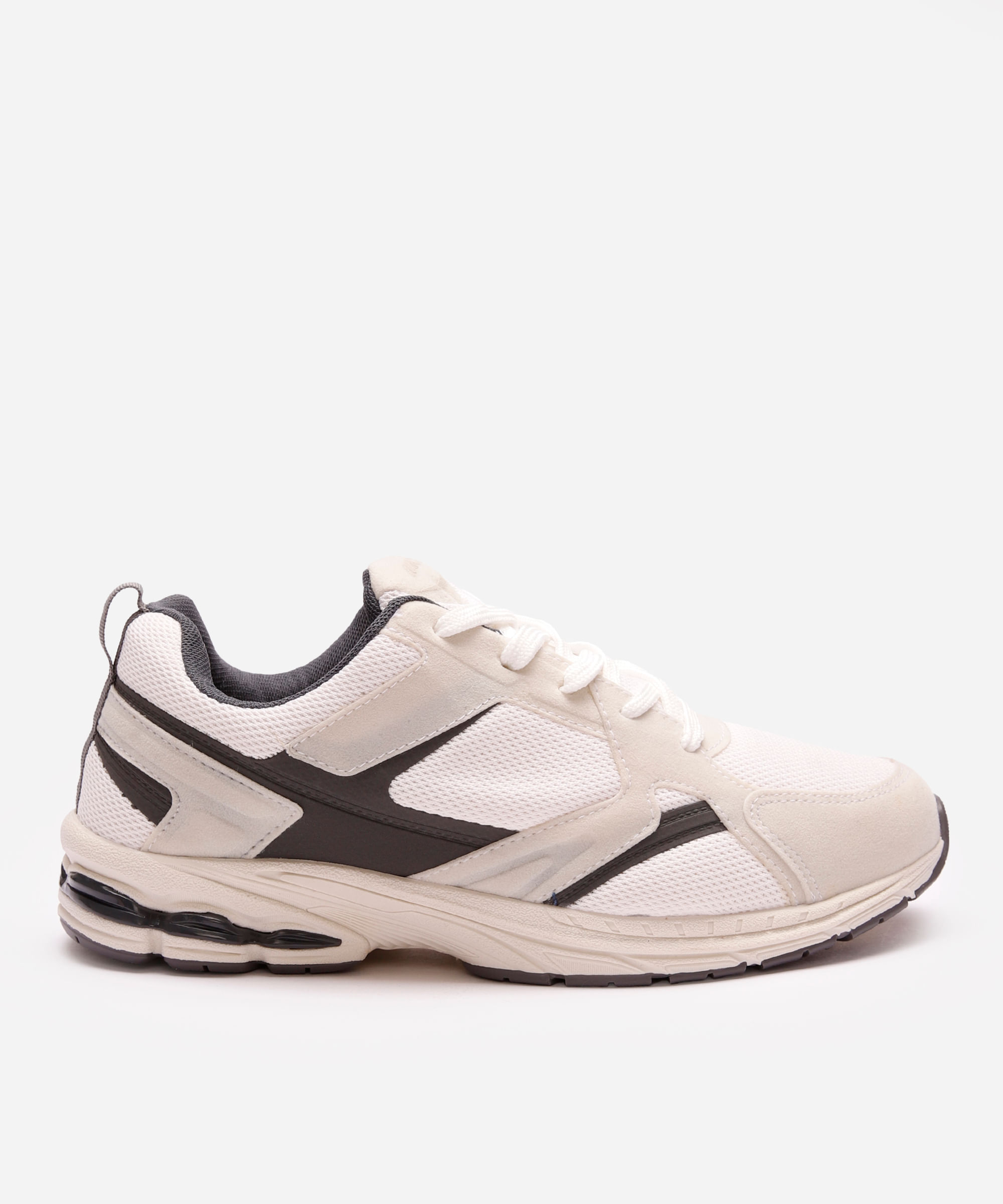 tênis esportivo com recortes em camurça off white