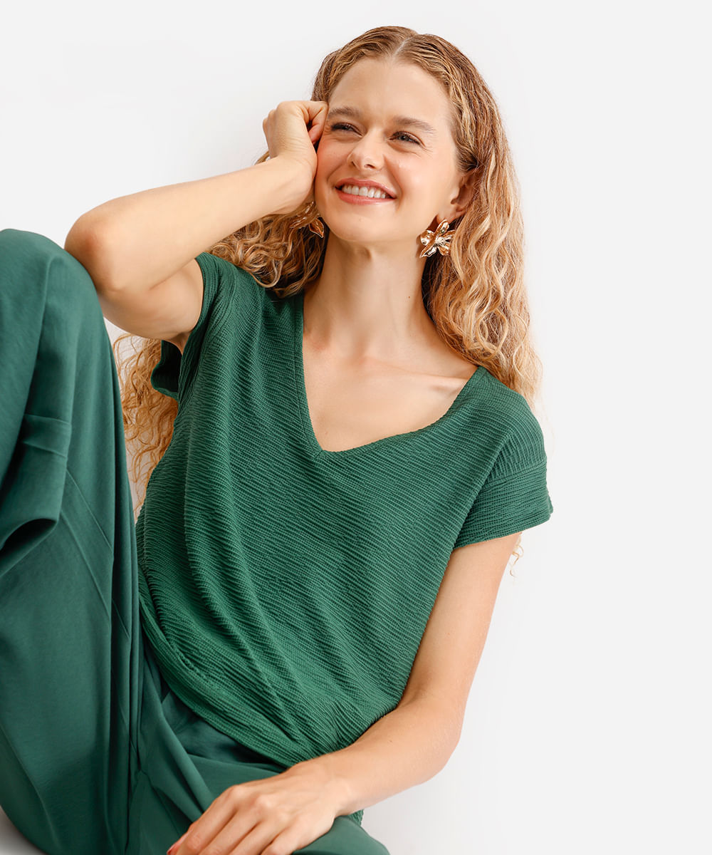 blusa texturizada decote v muscle tee verde