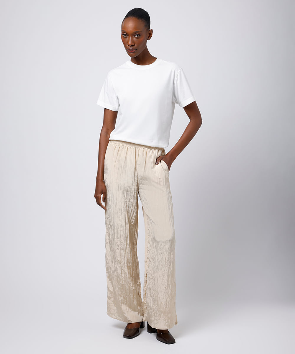 calça reta feminina acetinada texturizada mindset bege