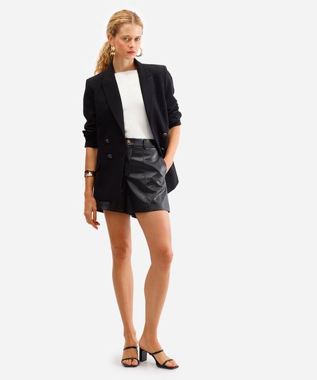 short feminino de poliuretano com recortes preto 42