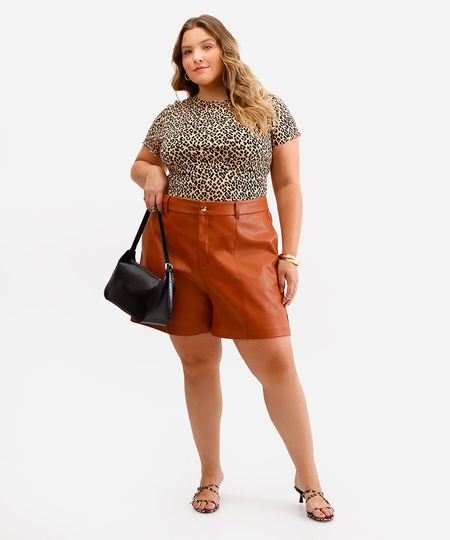 short feminino de poliuretano plus size marrom 46
