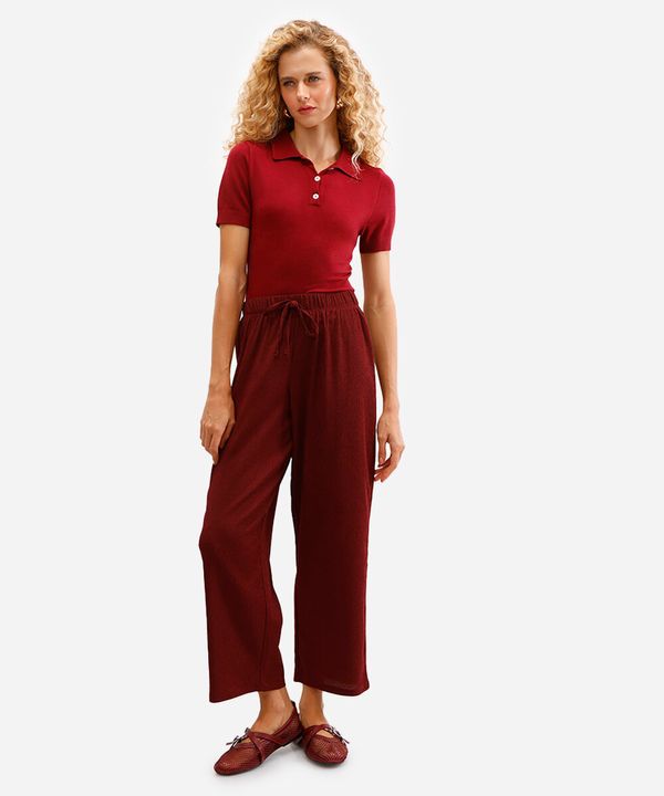 calça reta cós com elástico texturizada vinho M