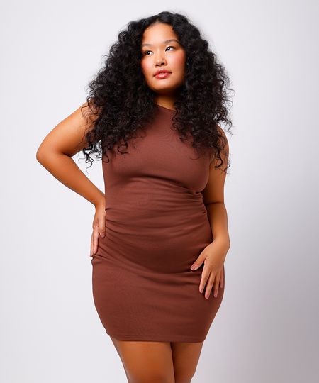 vestido curto feminino com pregas mindset plus size marrom GG1