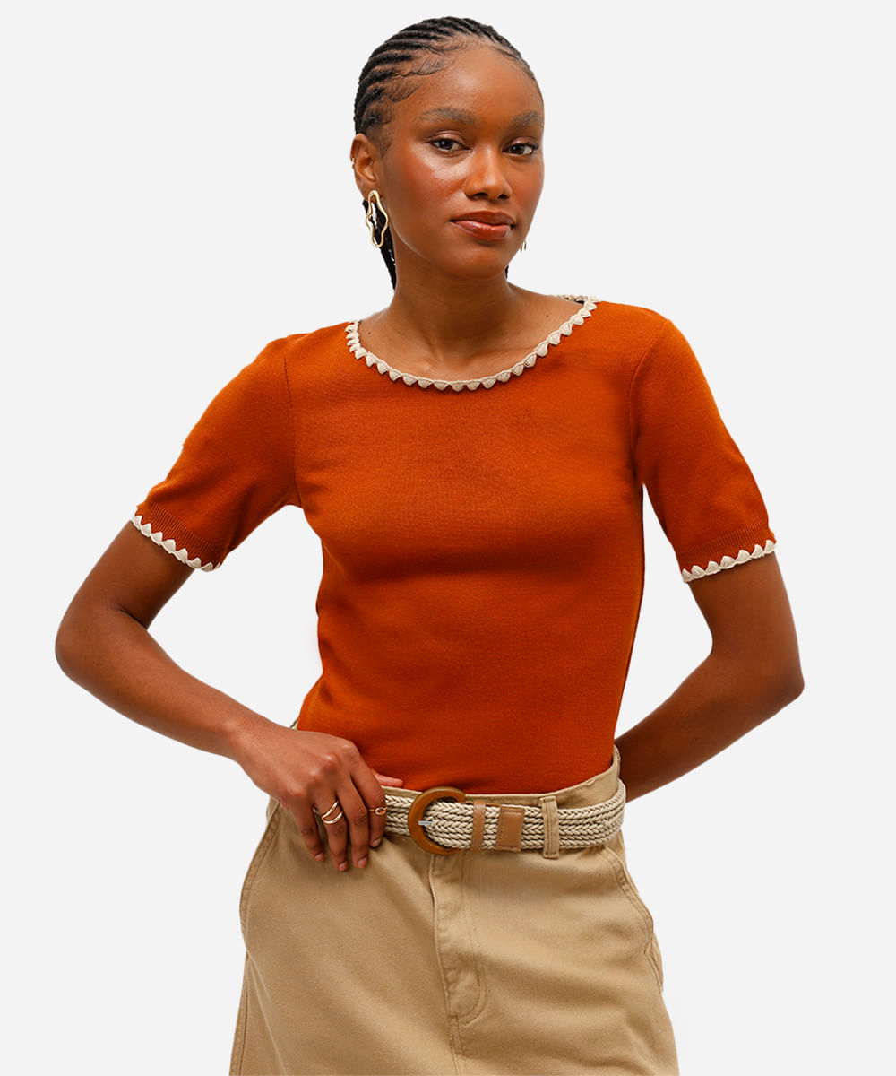 blusa feminina de tricot manga curta com bordado marrom