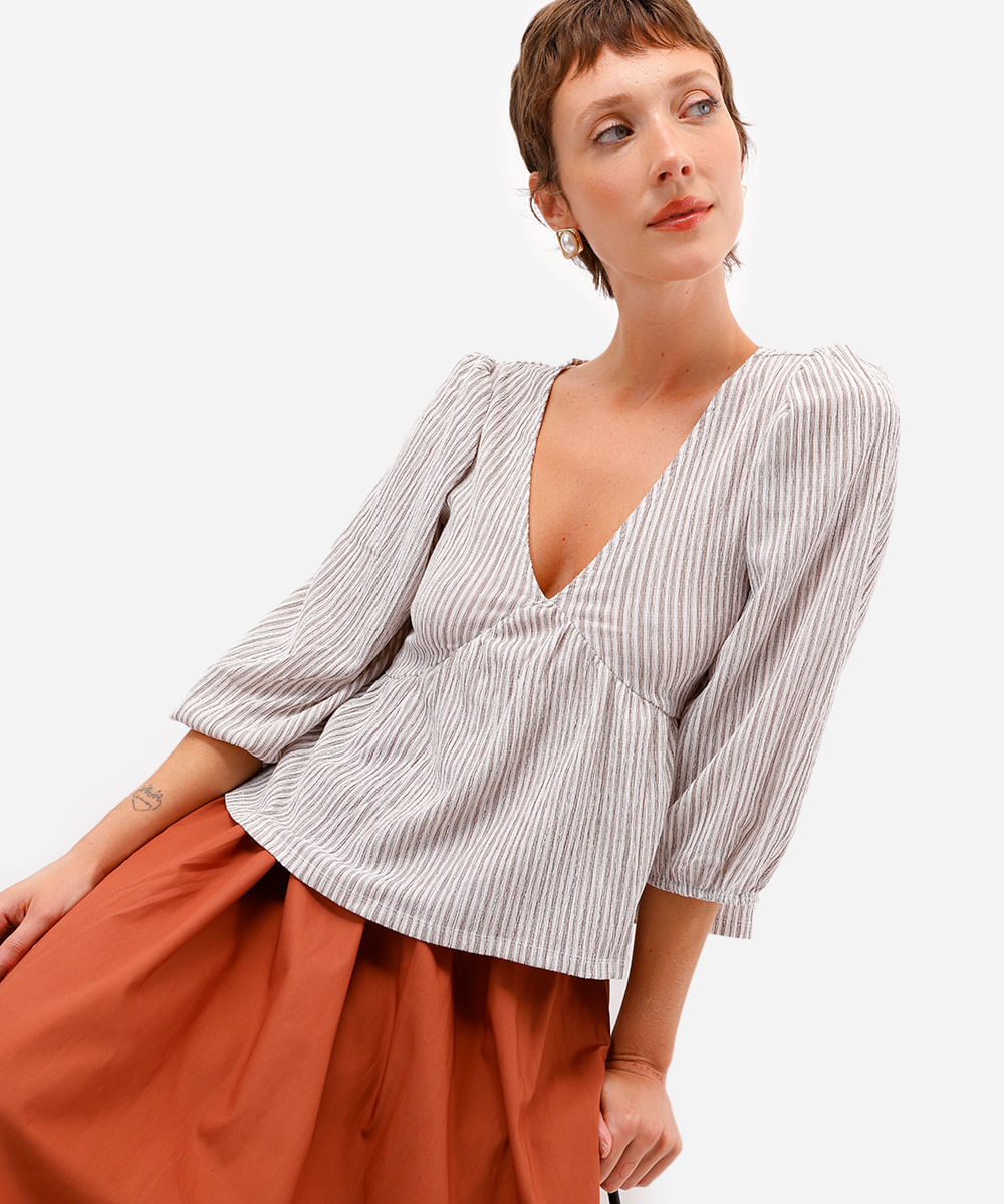 bata feminina manga bufante texturizada listrada marrom