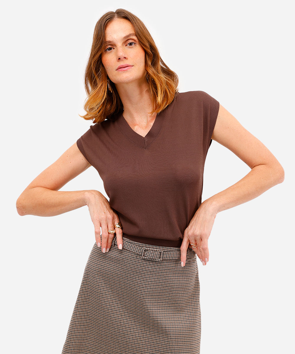 blusa muscle tee feminina de tricot decote v marrom