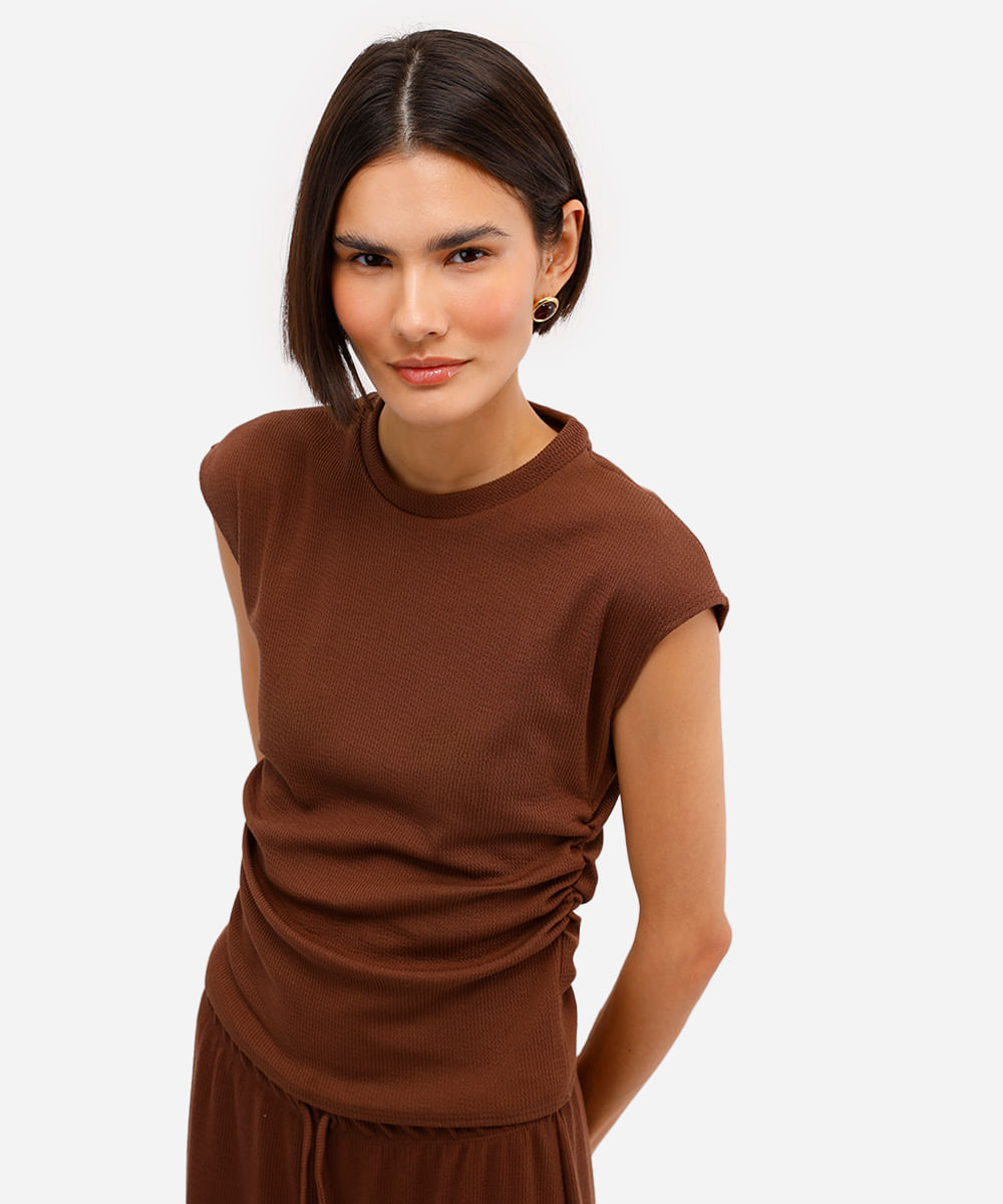 blusa texturizada manga japonesa - marrom