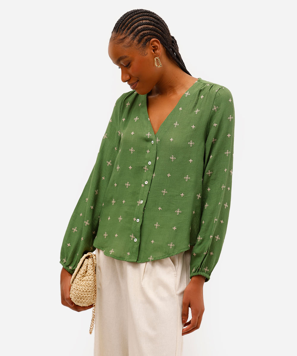 camisa feminina de viscose texturizada bordada verde