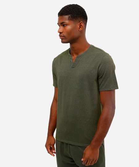 camiseta básica manga curta gola portuguesa - verde militar PP camiseta básica manga curta gola portuguesa - verde militar PP