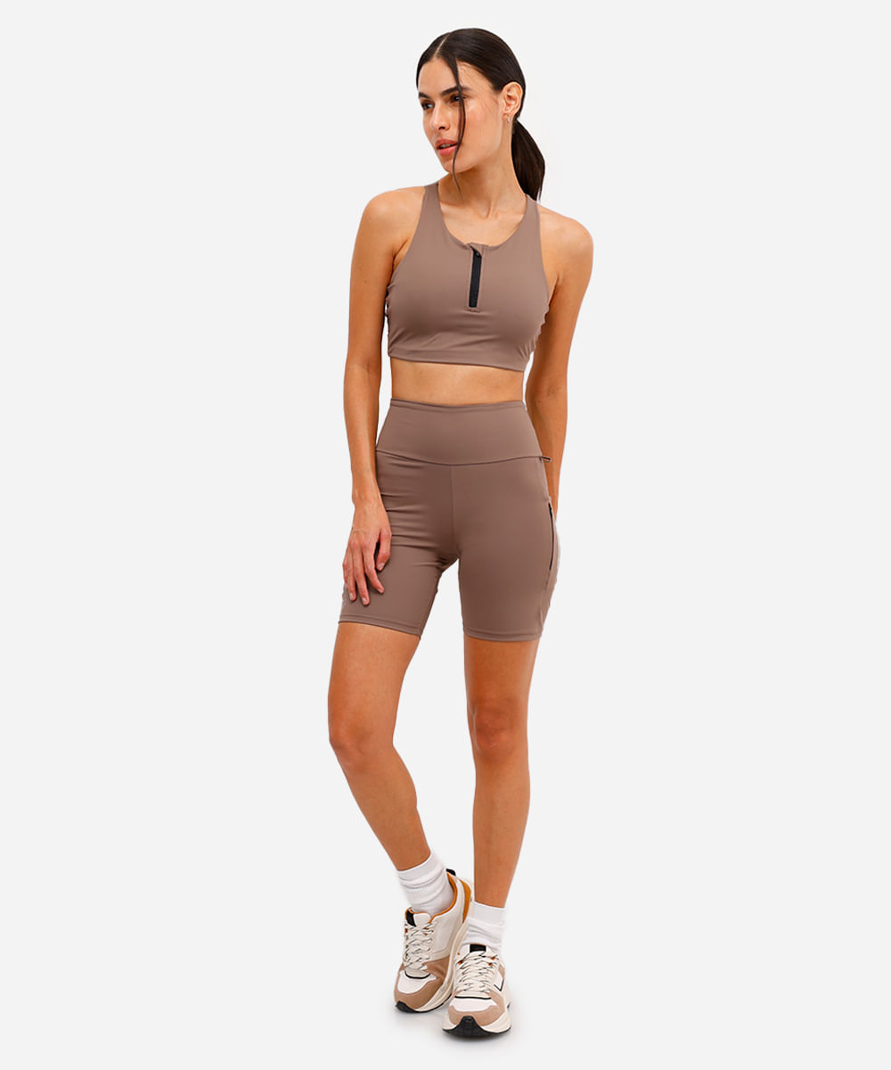 bermuda feminina esportiva ace com refletivo e bolsos marrom