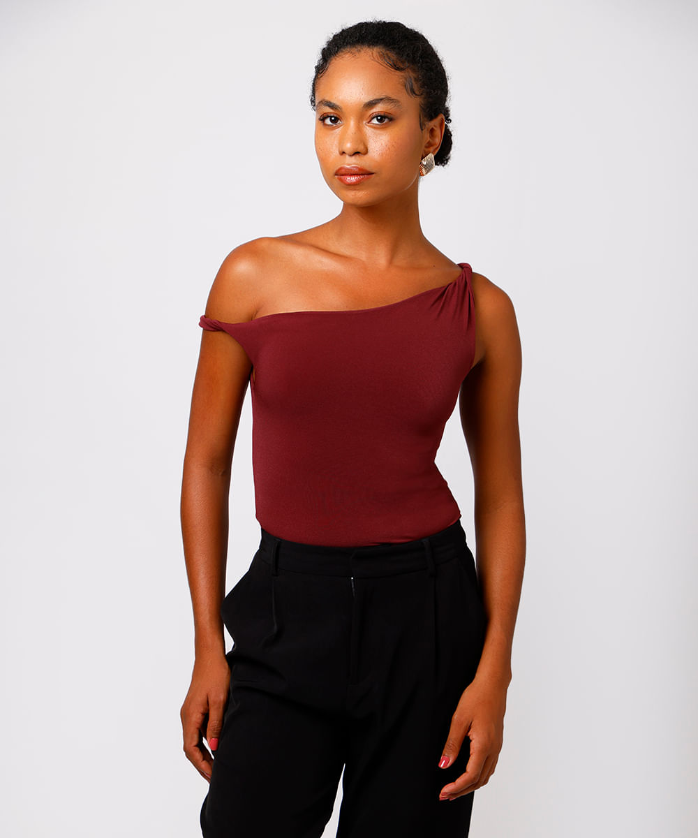 blusa feminina decote assimétrico mindset vinho
