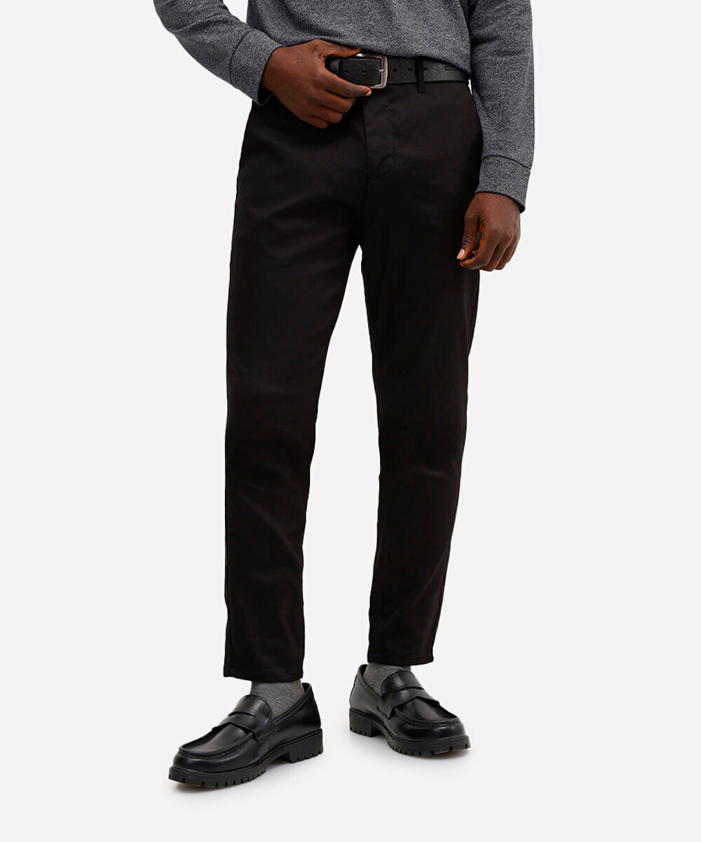 calça chino carrot de alfaiataria masculina preta