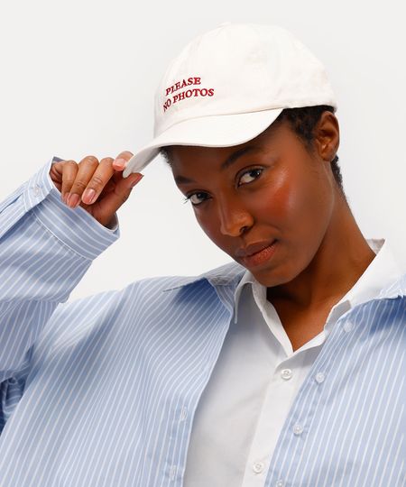 boné aba curva please no photos babi louise bege UNICO boné aba curva please no photos babi louise bege UNICO