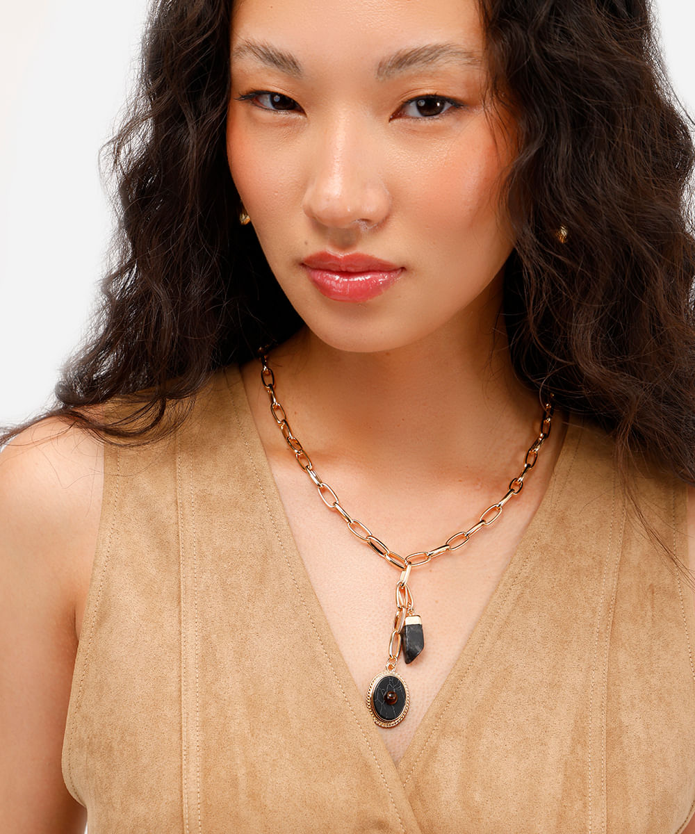 colar de corrente com pingente pedrarias - ouro