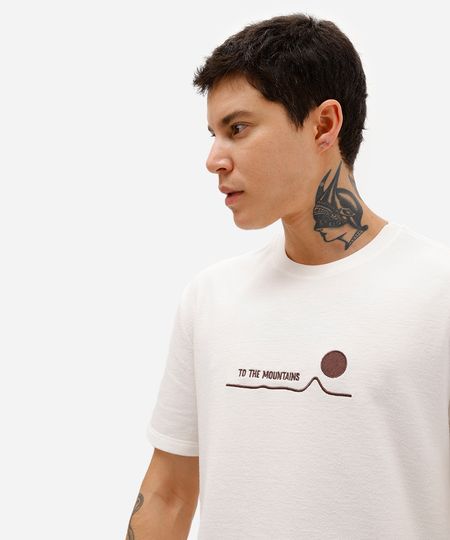 camiseta masculina bordado to the mountains off white M