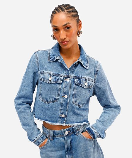 jaqueta cropped feminina jeans com barra desfiada azul G jaqueta cropped feminina jeans com barra desfiada azul G