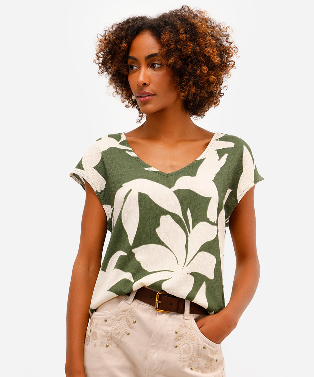 blusa feminina texturizada decote v folhagem verde