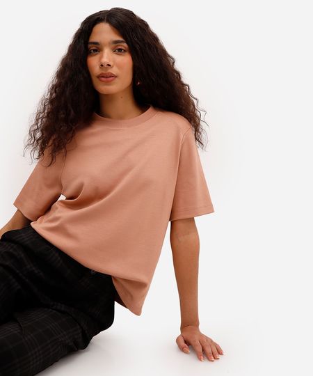 camiseta feminina de algodão peruano oversized com recorte marrom PP