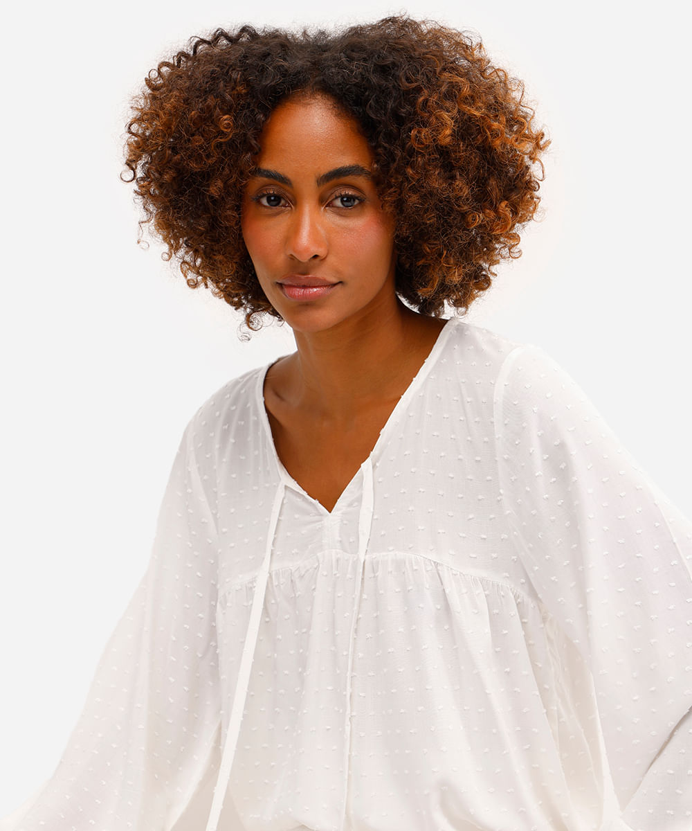 bata feminina de viscose texturizada poá off white