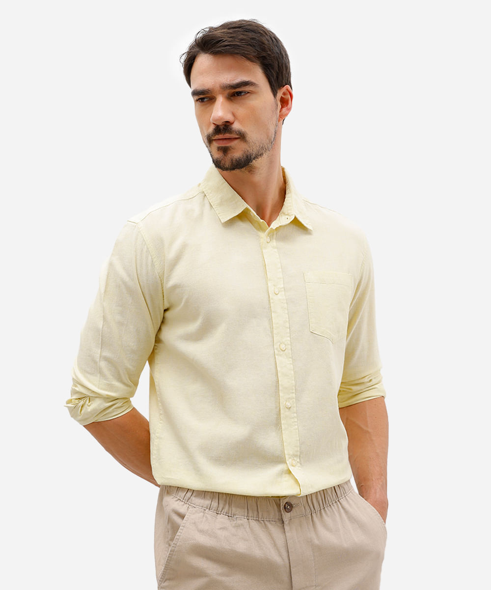 camisa comfort masculina com linho amarela