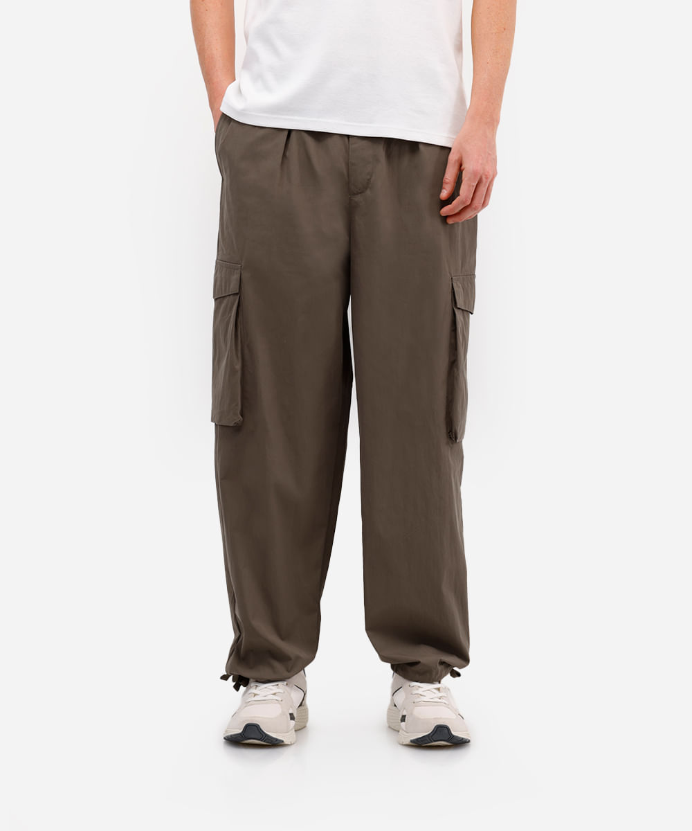 calça parachute masculina com bolsos cargo verde