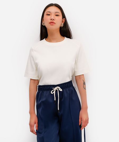 camiseta feminina de algodão peruano oversized com recorte off white PP camiseta feminina de algodão peruano oversized com recorte off white PP