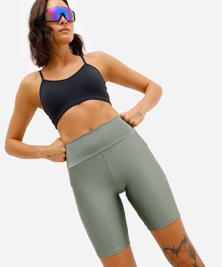 bermuda feminina esportiva ace com bolsos verde GG